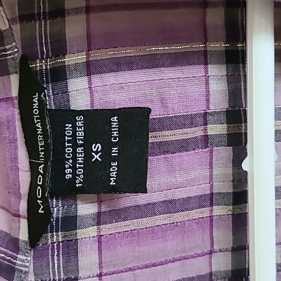 2/$25 Pretty top with 3/4 length sleeves and tie back. - Picture 2 of 6